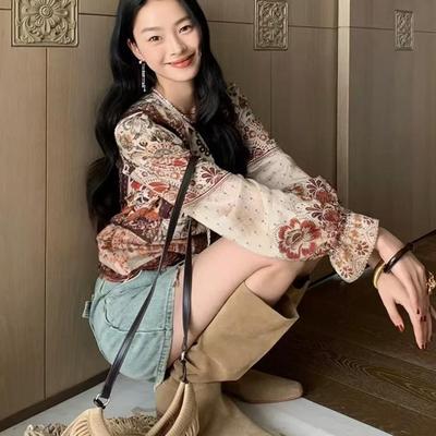衬衫女2025早春新款欧洲站波西米亚度假风印花V领系带长袖上衣