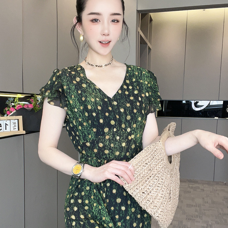 短袖波点连衣裙女2026夏季新款法式温柔风荷叶边V领长裙收腰裙子