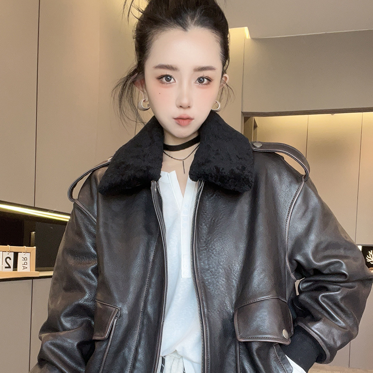 绵羊皮真皮棉服外套女2025秋冬新款纯色大口袋毛领皮衣长袖上衣