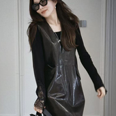 皮裙女2025秋季 裙子 纯色宽松连衣裙V领无袖 新款 欧洲站高级感时尚