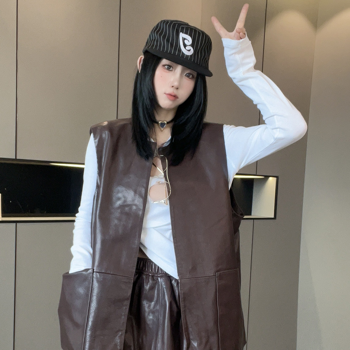 皮马甲女2026秋季新款纯色绵羊皮外套中长款大口袋马夹无袖上衣