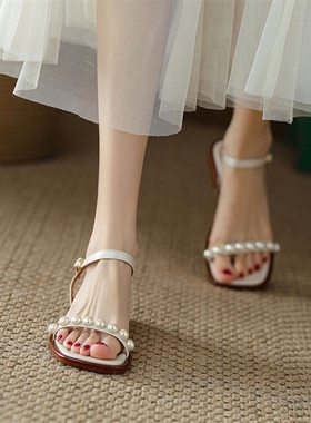 2024年新款珍珠一字带凉鞋女软皮夏天时尚舒适低跟露趾平底鞋外穿