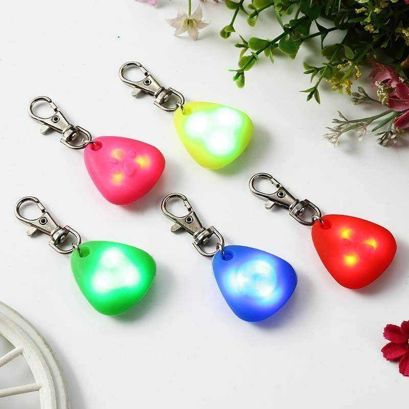 硅胶三角形挂坠宠物夜间防走丢狗牌发光LED吊坠灯背包灯