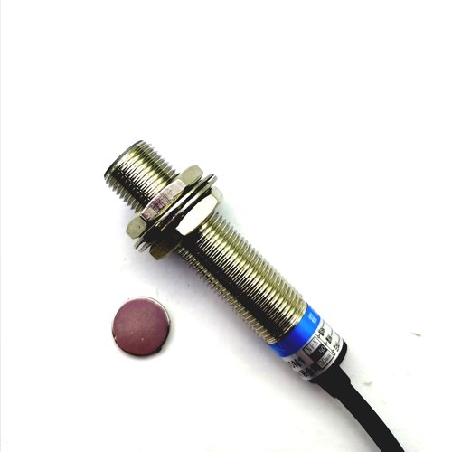 华全磁性型接近开关NJK-8002B霍尔式传感器24V直流三线PNP常闭M12