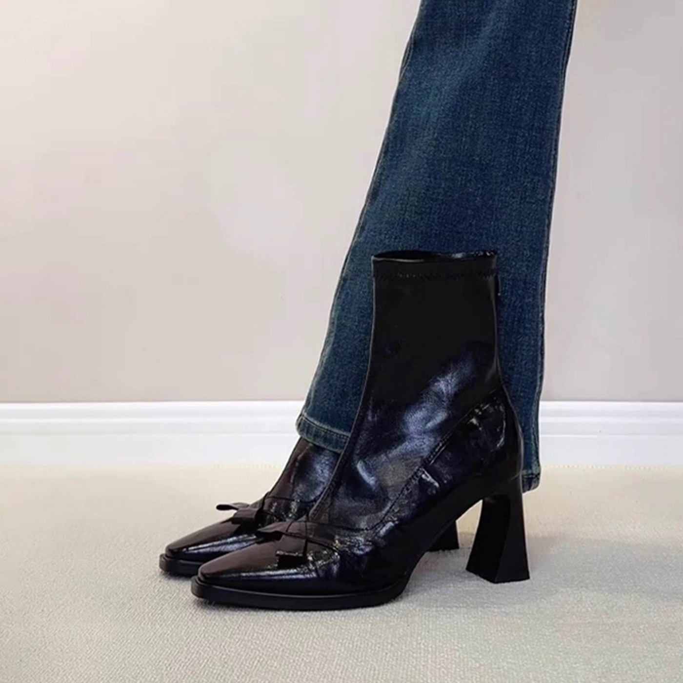 羊皮版~复古蝴蝶结小方头短靴女气质粗跟尖头高跟靴后拉链瘦瘦靴