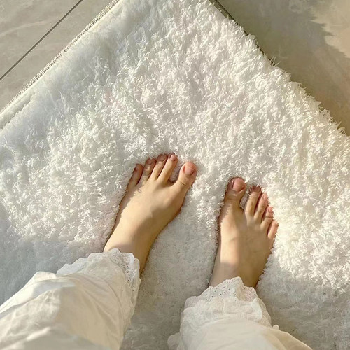 少女房间ins风白色毛绒地毯