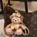 2025年新款 雪莉玫包包挂件毛绒公仔钥匙扣达菲熊玩偶挂饰小熊礼物