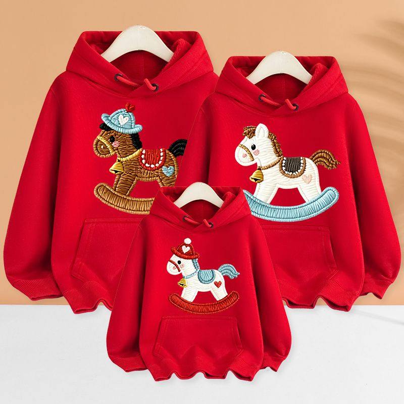 马年亲子装一家三口红色连帽卫衣2026新年母子母女加绒加厚全家装