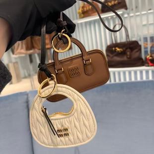 张元英同款小众牛皮保龄球包挂件女士白色羊皮徽标挂饰