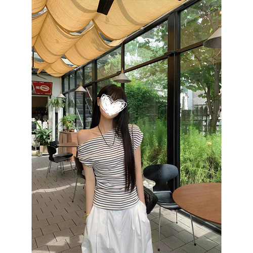 MosesQueen魔西女王露肩条纹短袖T恤夏季修身显瘦斜肩设计上衣女