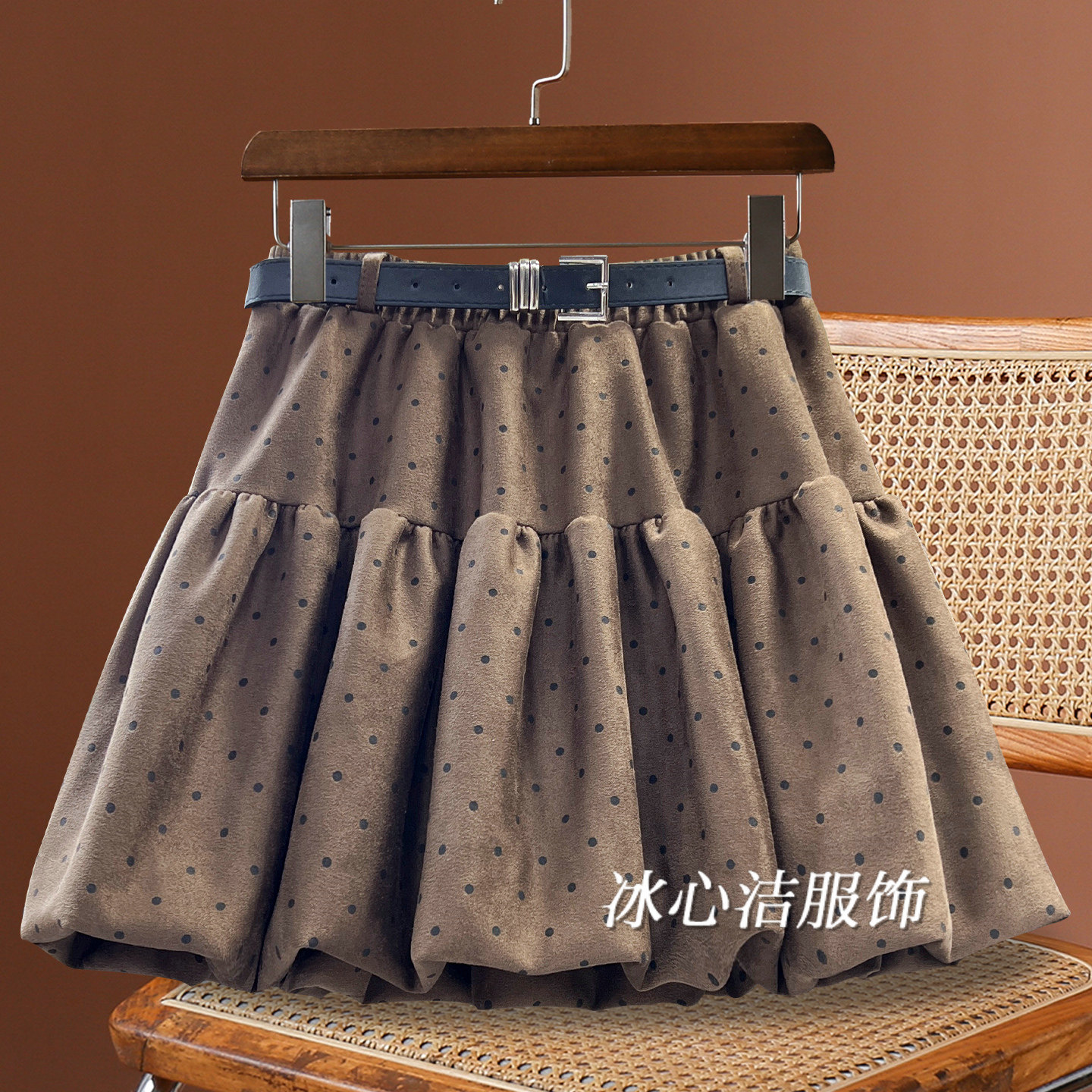 流行好看波点花苞半身裙女