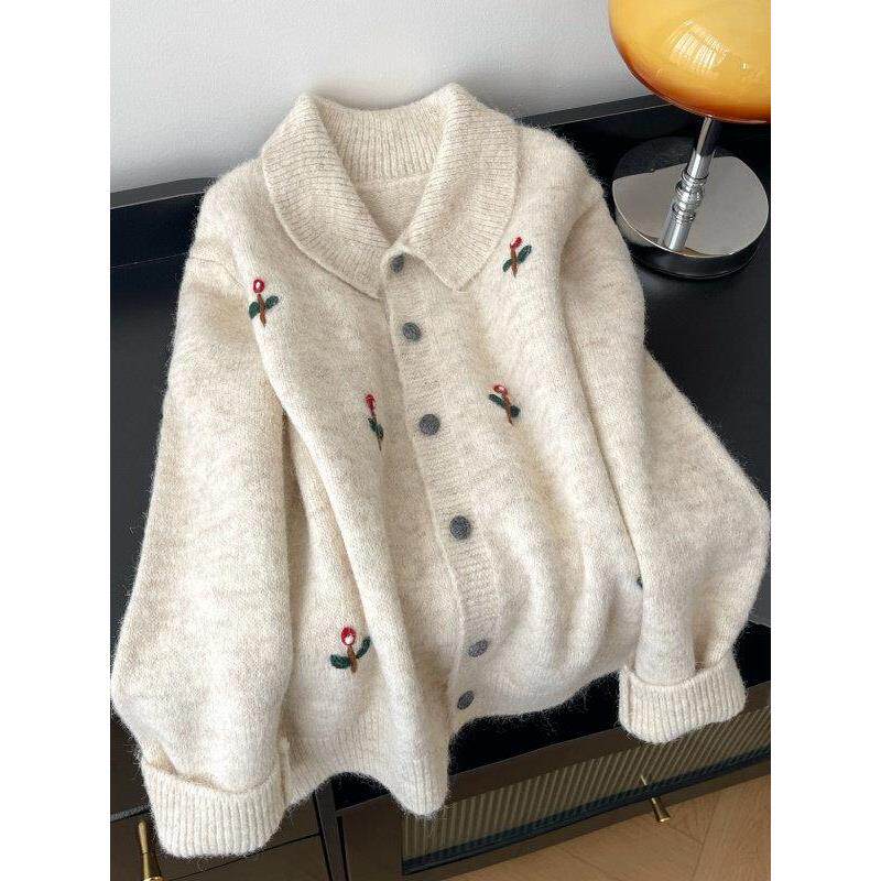大码针织刺绣胖mm冬季翻领2026好看上衣毛衣外套开衫新款女正肩巨