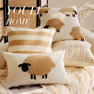 客厅沙发上的抱枕奶油色可爱现代简约卡通绵羊套儿童房飘窗靠枕客