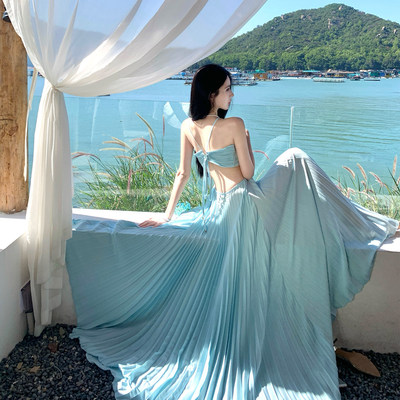 三亚海边度假性感蓝色露