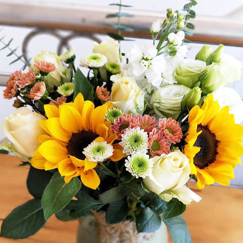 云南鲜花斗南直发香水百合花玫瑰康乃馨雏菊向日葵水养办公室花束