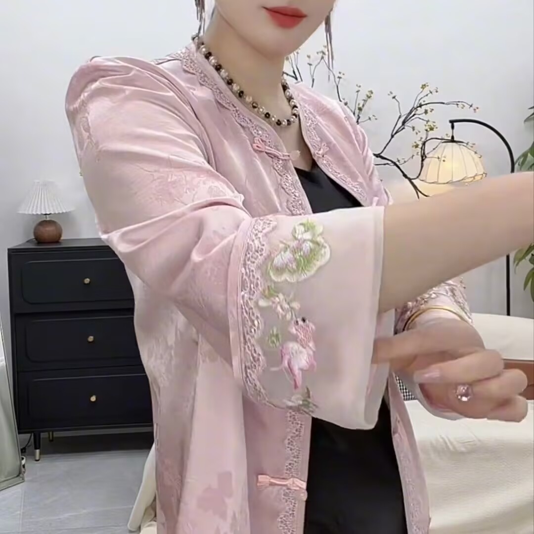 新中式国风绣花短款外套女春夏新款设计感醋酸缎面防晒唐装上衣