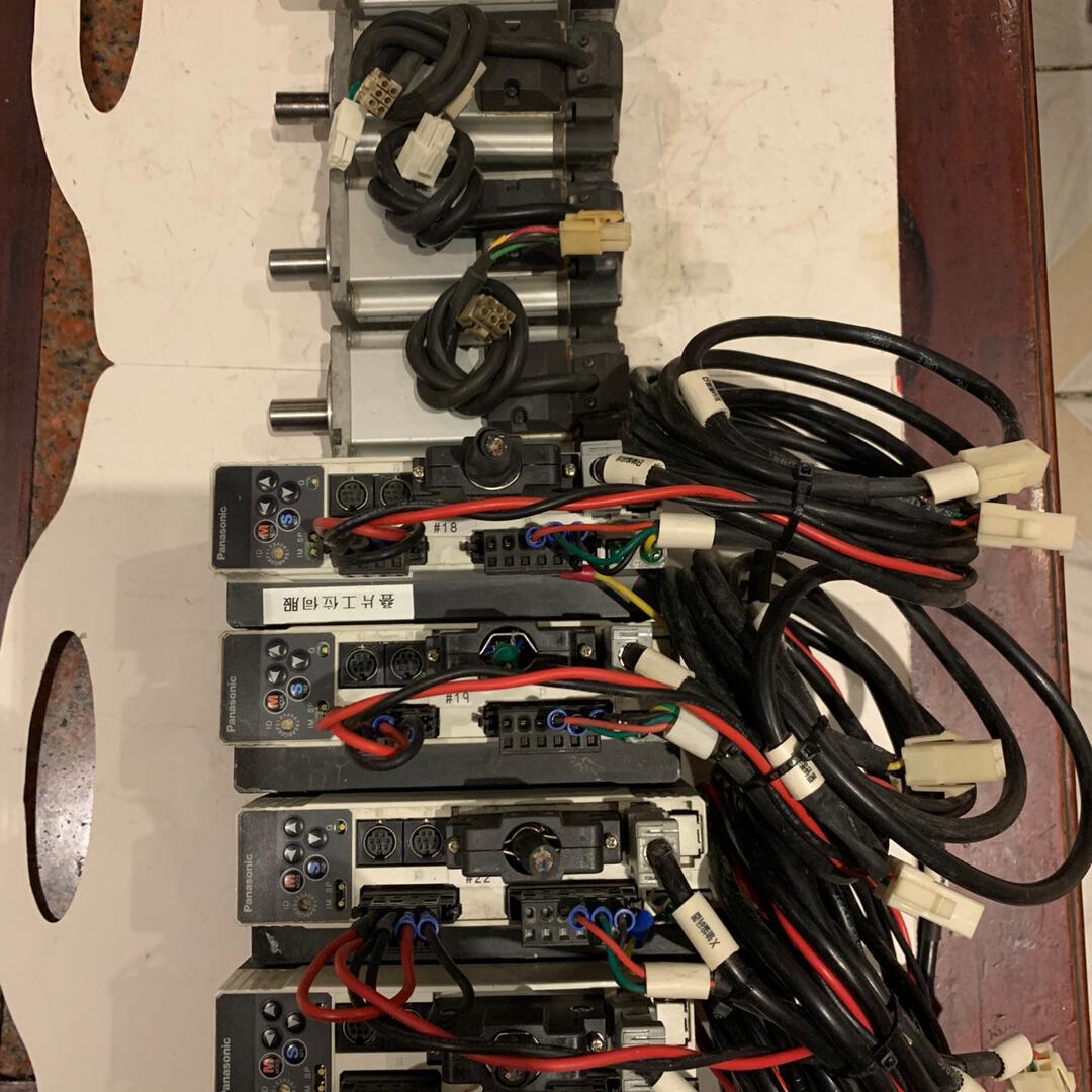 议价A4 2210 松下伺服电机驱动 400W 配线插头齐全功能完好维修