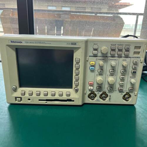 议价TDS3032 泰克彩色数字示波器 300MHz/2.5GS/s维修