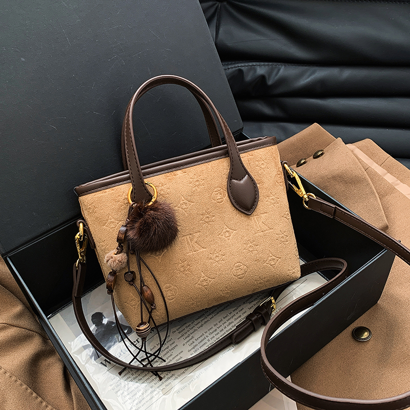 复古小众麂皮绒菜篮子手提手拎包2025新款通勤单肩包女百搭斜挎包