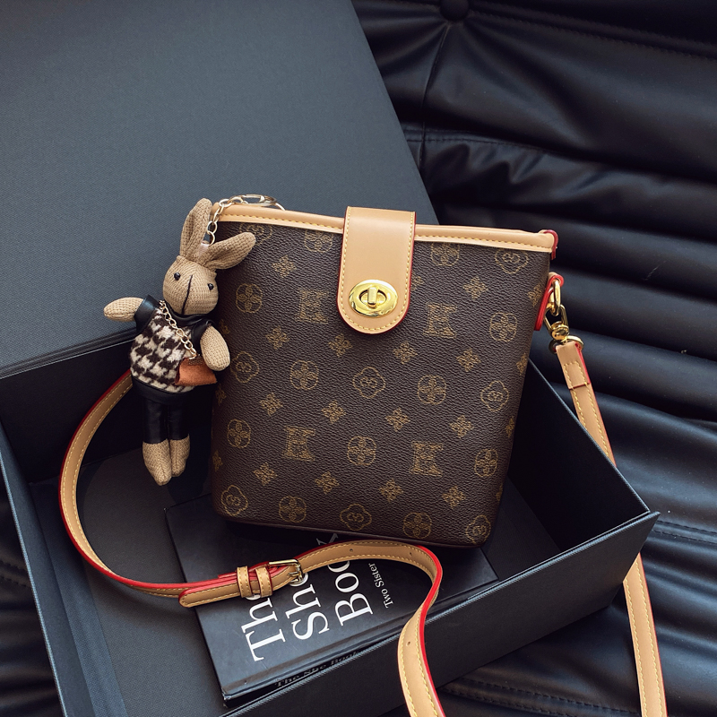 高级感轻奢小众老花水桶小包包女2025新款今年流行单肩斜挎手机包