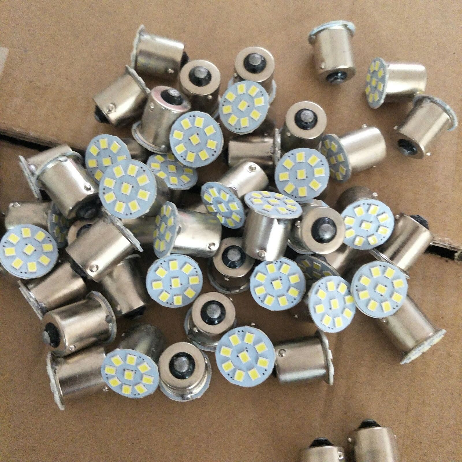 12v24v超亮led灯泡2405转向灯泡平角灯泡单尾汽车货车改装灯光