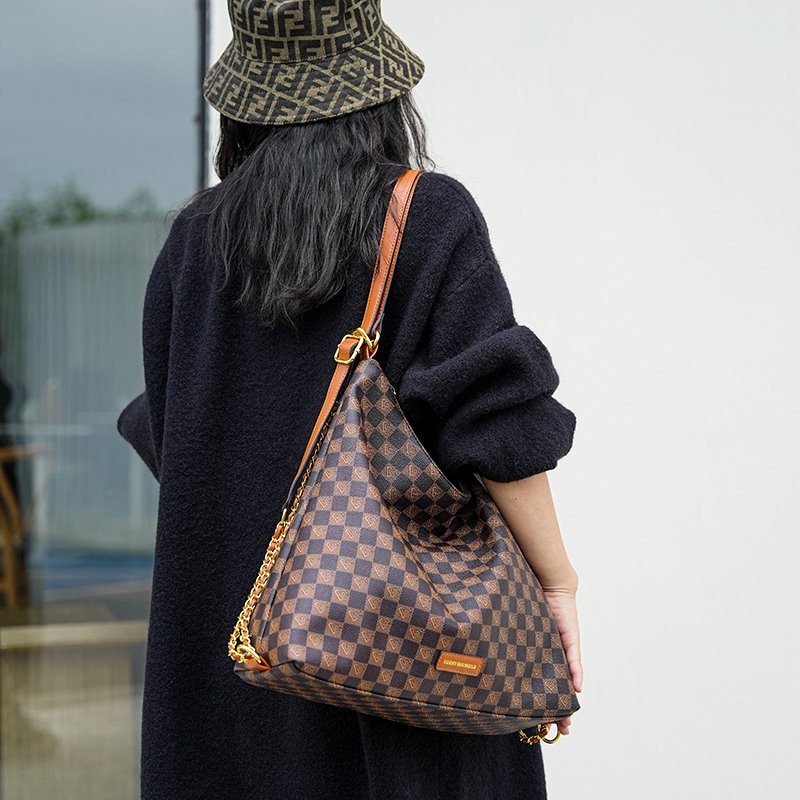 包包女2025新款潮三用多功能大容量背包软皮质感单肩挎腋下托特包