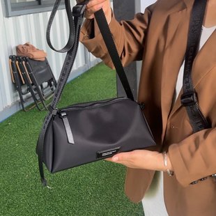 高级感牛津布斜挎包女2025新款时尚轻便户外运动单肩包通勤腋下包
