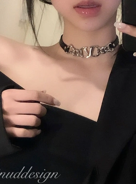 甜酷项链女潮个性皮质颈链轻奢小众冷淡字母拼接锁骨链辣妹配饰