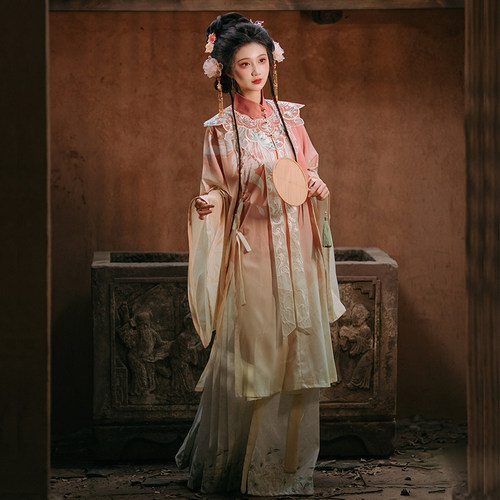 明制云肩马面裙汉服女
