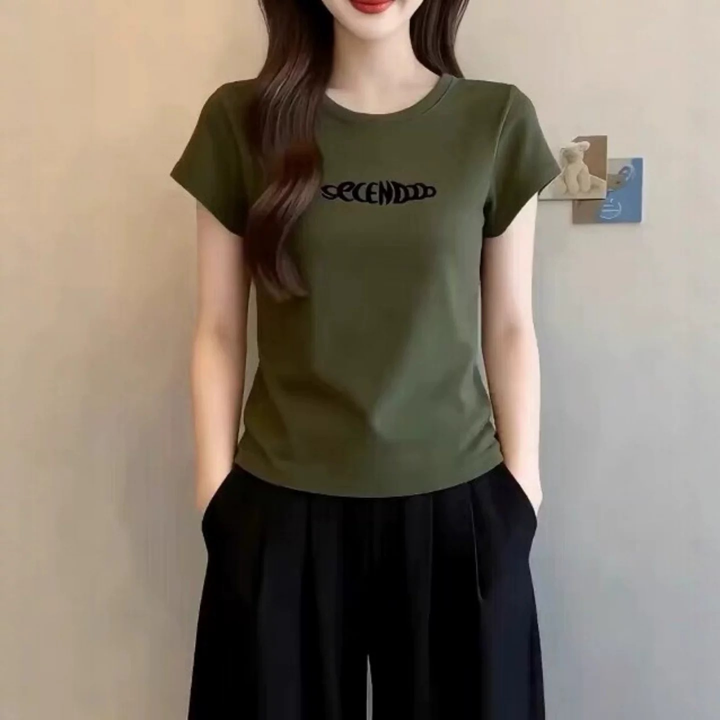 军绿色短袖T恤女2026新款夏季修身显瘦休闲字母印花短款体恤上衣