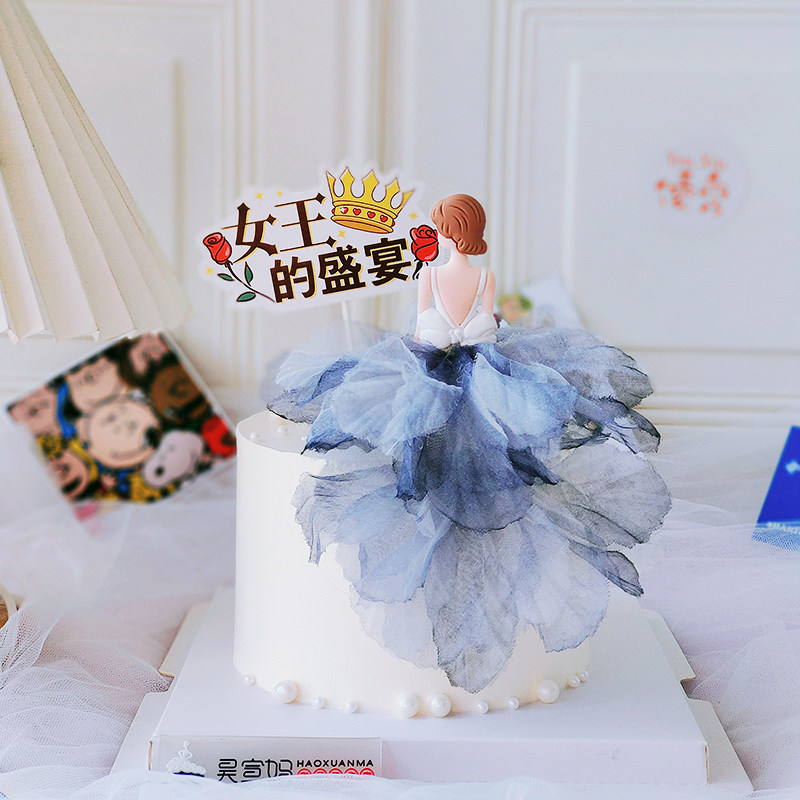 38女神节烘焙蛋糕装饰白裙背影女孩软胶插件女王的盛宴插牌装扮