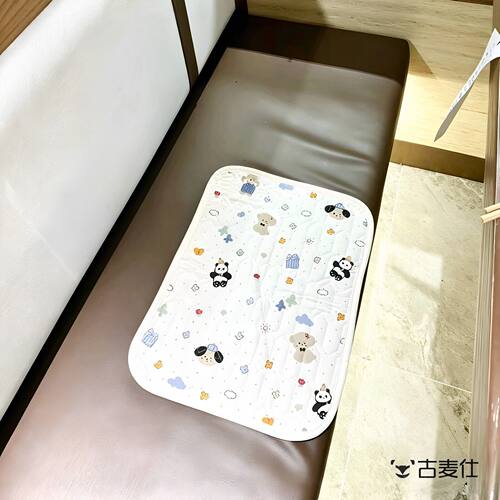 女生穿短裙坐垫小巧可携式垫公共场所座椅防凉隔脏小神器送女友礼