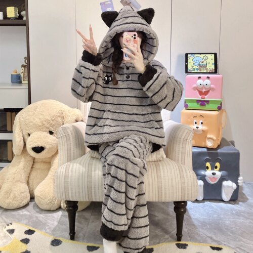 秋冬珊瑚绒加厚连帽女款睡衣套装