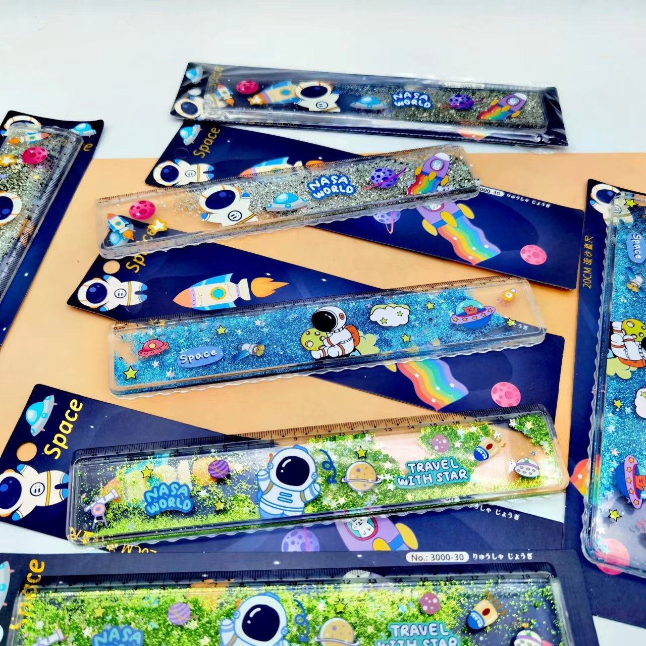 太空人流沙尺子卡通创意可爱宇航员高颜值减压透明水晶入油直尺20cm带