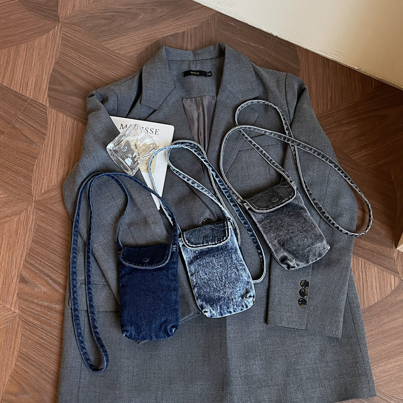 2026春季新款休闲牛仔斜挎包小众潮流风复古单肩包简约轻便手机包