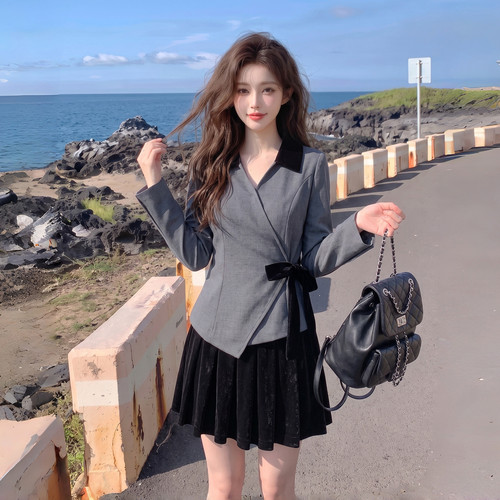 小众2026撞色翻领系带收腰两件套女2026秋季独特流行套装通勤感档