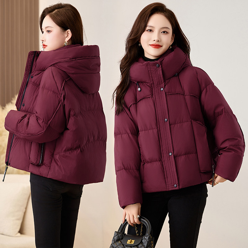 短款连帽羽绒服酒红色白鸭绒