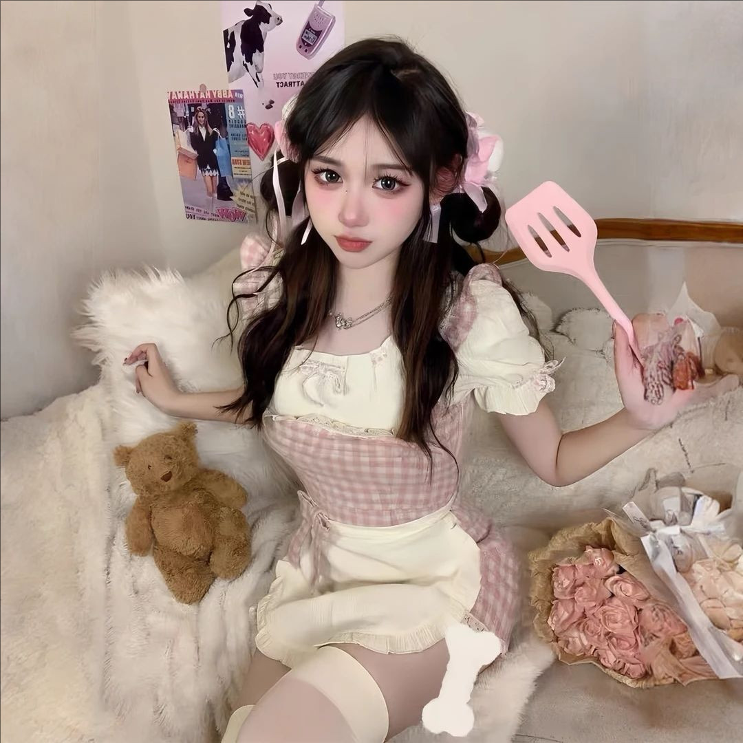 少女心可爱俏皮粉色格子连衣裙