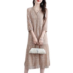 新款高级真丝连衣裙女温柔v领桑蚕丝刺绣休闲气质洋气裙子夏季