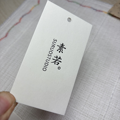 网红风吊牌定做700克白牛皮纸空白标签现货服装店吊牌女装特种纸