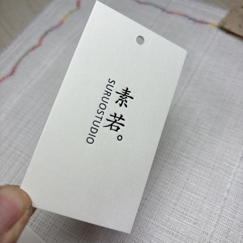 网红风吊牌定做700克白牛皮纸空白标签现货服装店吊牌女装特种纸