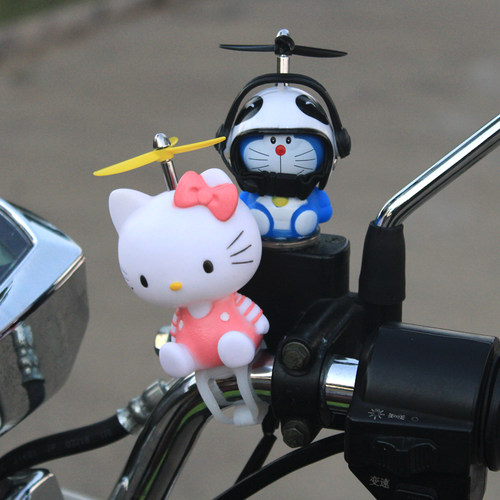 抖音网红小黄鸭头盔摆件电动车