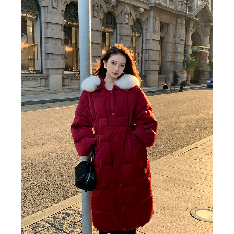 竹依依 90白鹅绒红色长款系带羽绒服女冬季复古过膝加厚狐狸大毛