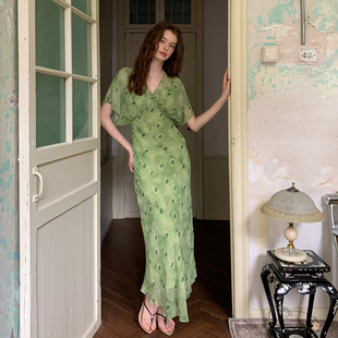 竹依依原创法式复古青草绿印花薄纱连衣裙女夏季纯欲显白收腰长裙