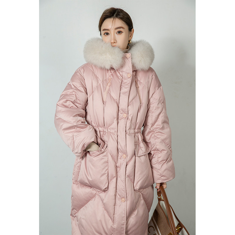 竹依依2025年冬季新款 时尚粉色中长款收腰毛领鹅绒羽绒服外套女