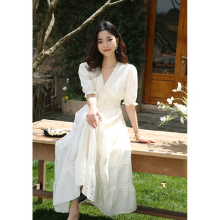 竹依依重工蕾丝拼接大摆白色V领连衣裙女夏法式 收腰A字裙仙女裙
