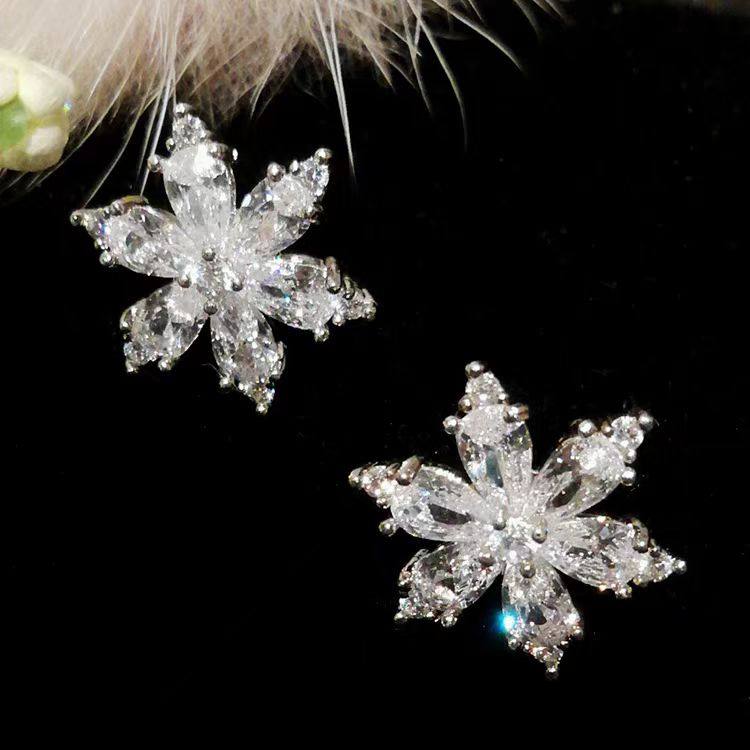 莫桑钻石耳钉PT950铂金耳钉六瓣花朵冰雪雪花耳饰小清新夏季新款