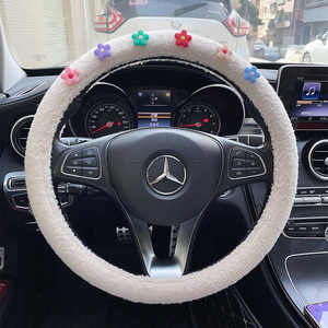 泫雅小花汽车方向盘套冬季羔绒通用可爱时尚防滑毛绒车把套女内