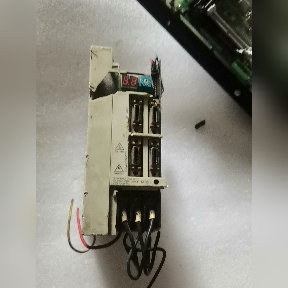 三菱驱动器MDS-B-SVJ2-07一台外壳坏品相如图 议价