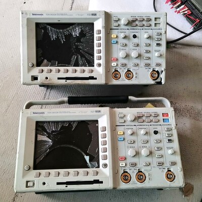 出两台示波器TDS3032B 议价